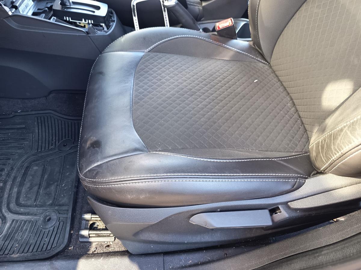 Ford Ecosport Mk2 original Sitz vorn links Fahrer Stoff/Leder Sitzheizung Bj2017