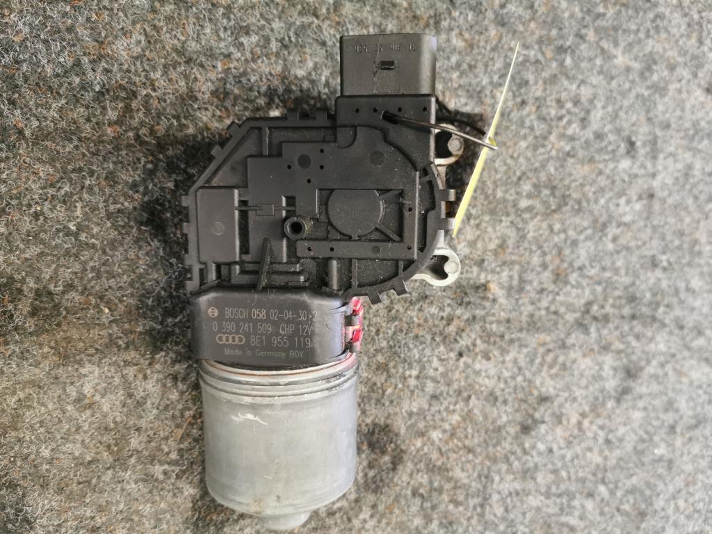 Audi A4 8E Bj 2002 Wischermotor vorn 8E1955119 BOSCH 0390241509