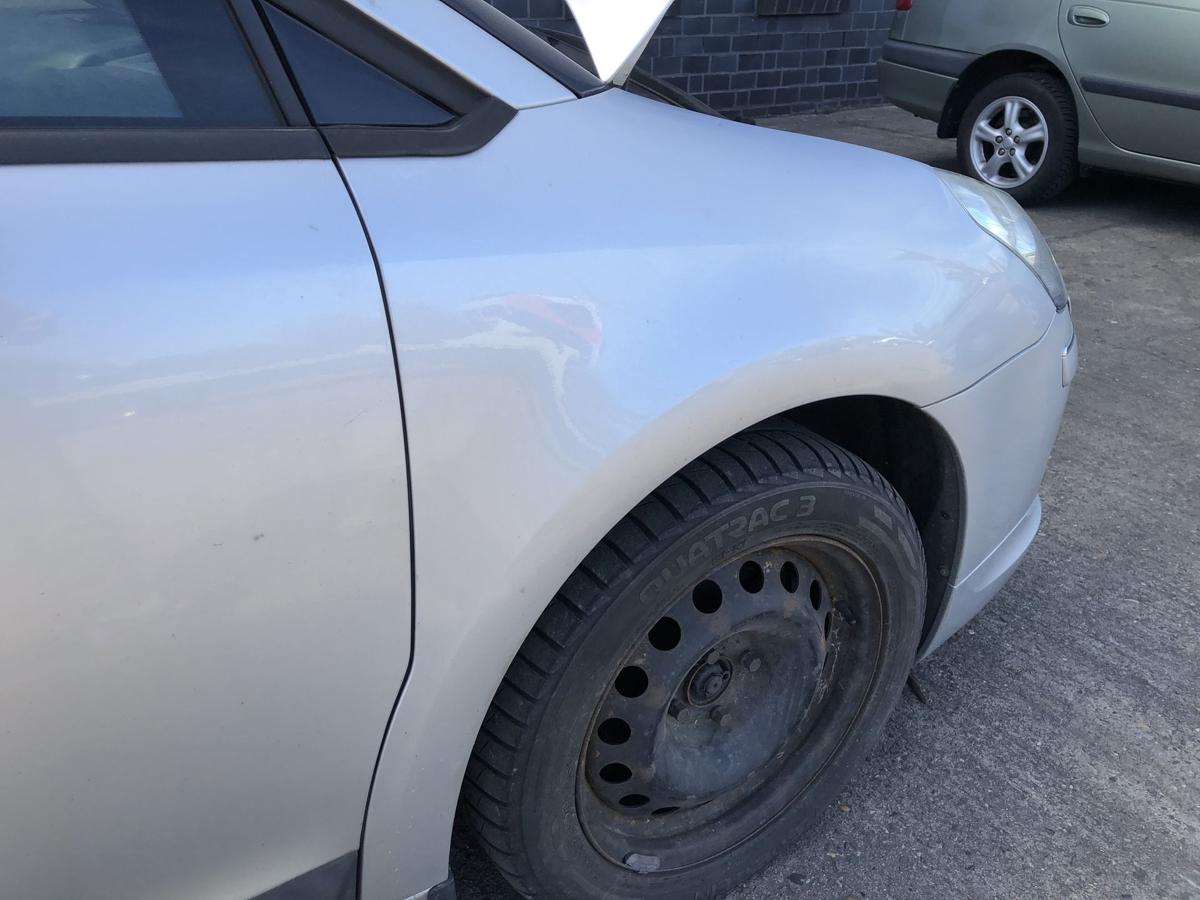 Citroen C4 Typ L Kotfl&uuml;gel vorn rechts Beifahrer Plastik EZR Aluminium Grau