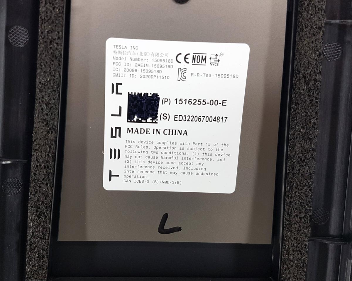 Tesla Model Y Blende B S&auml;ule 151625500E Bj2022 inkl Kamera