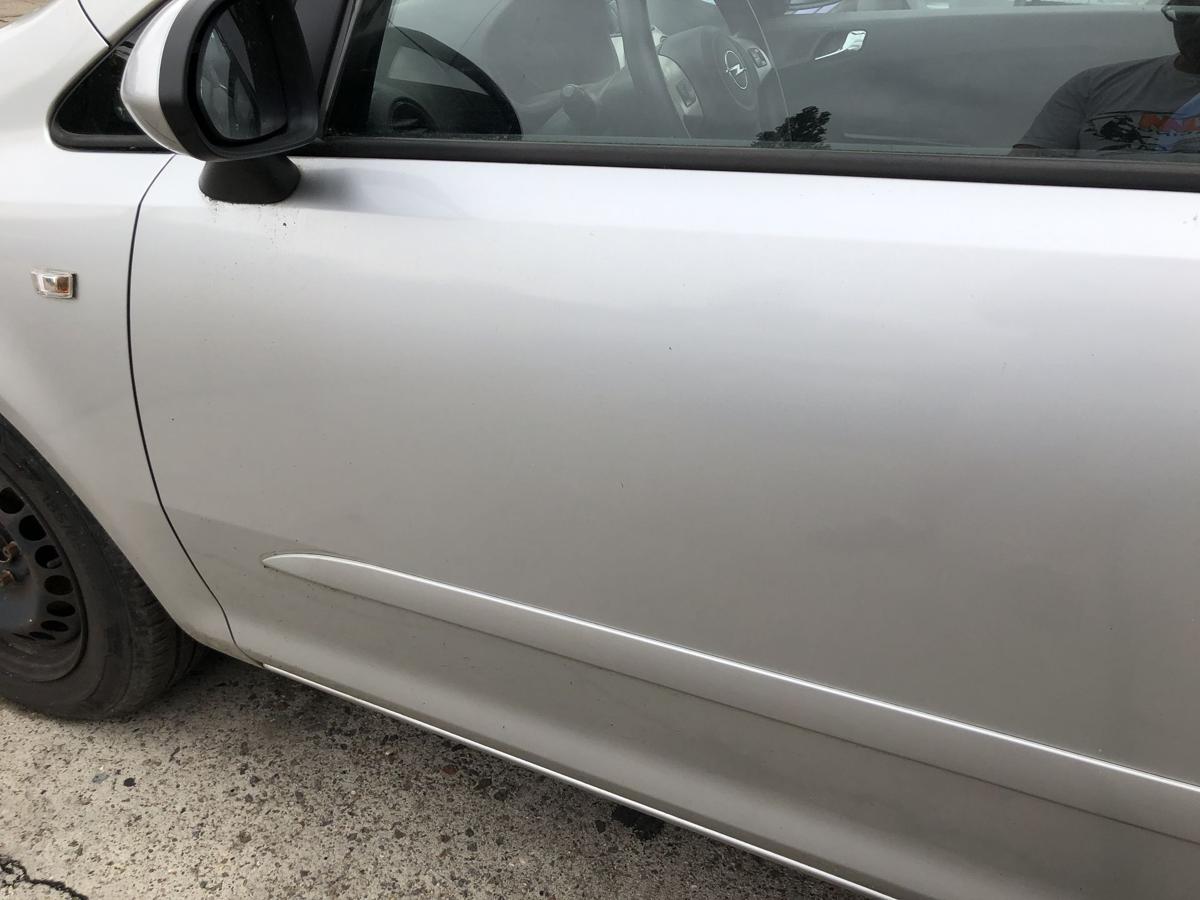 Opel Corsa D T&uuml;r vorn links Fahrert&uuml;r im Rohbau 2AU Starsilber 3 t&uuml;rer
