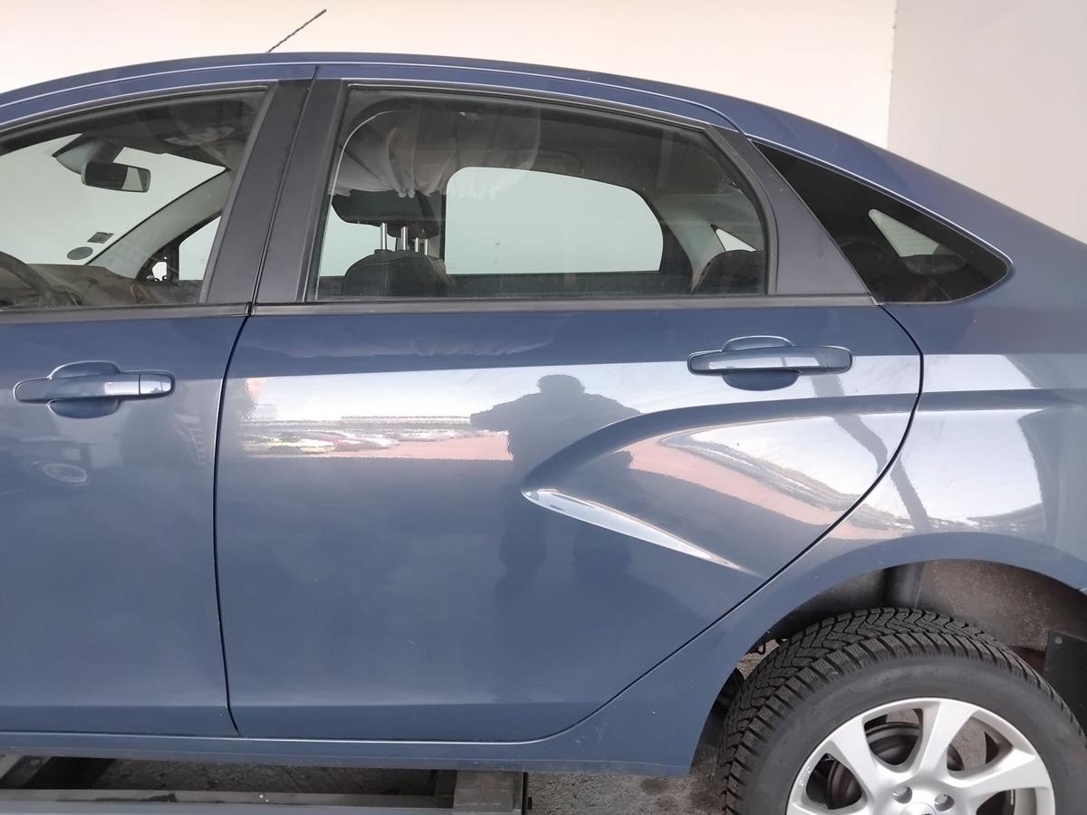 Lada Vesta GF T&uuml;r hinten links 492 blues perl BJ2019 Limousine