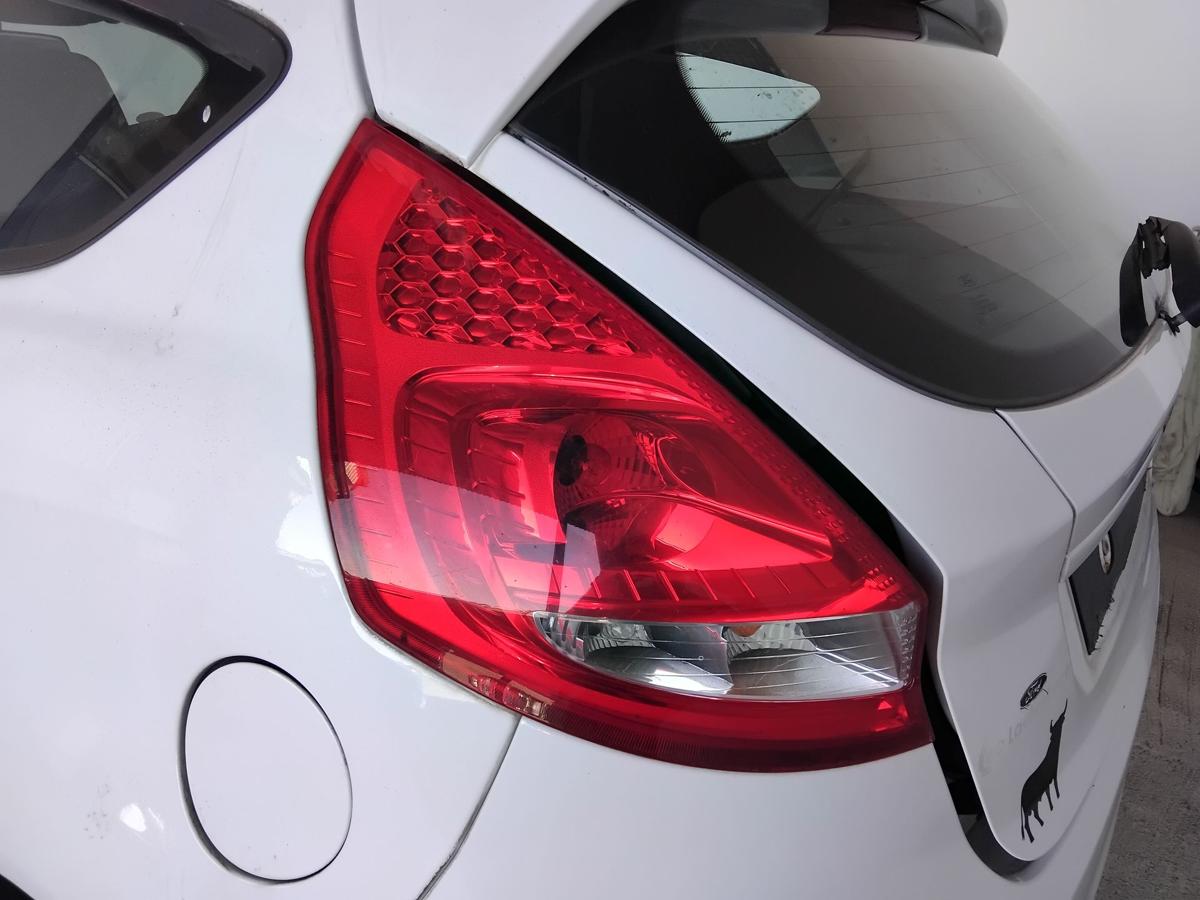 Ford Fiesta JA8 original Rückleuchte Schlussleuchte rechts BJ2009
