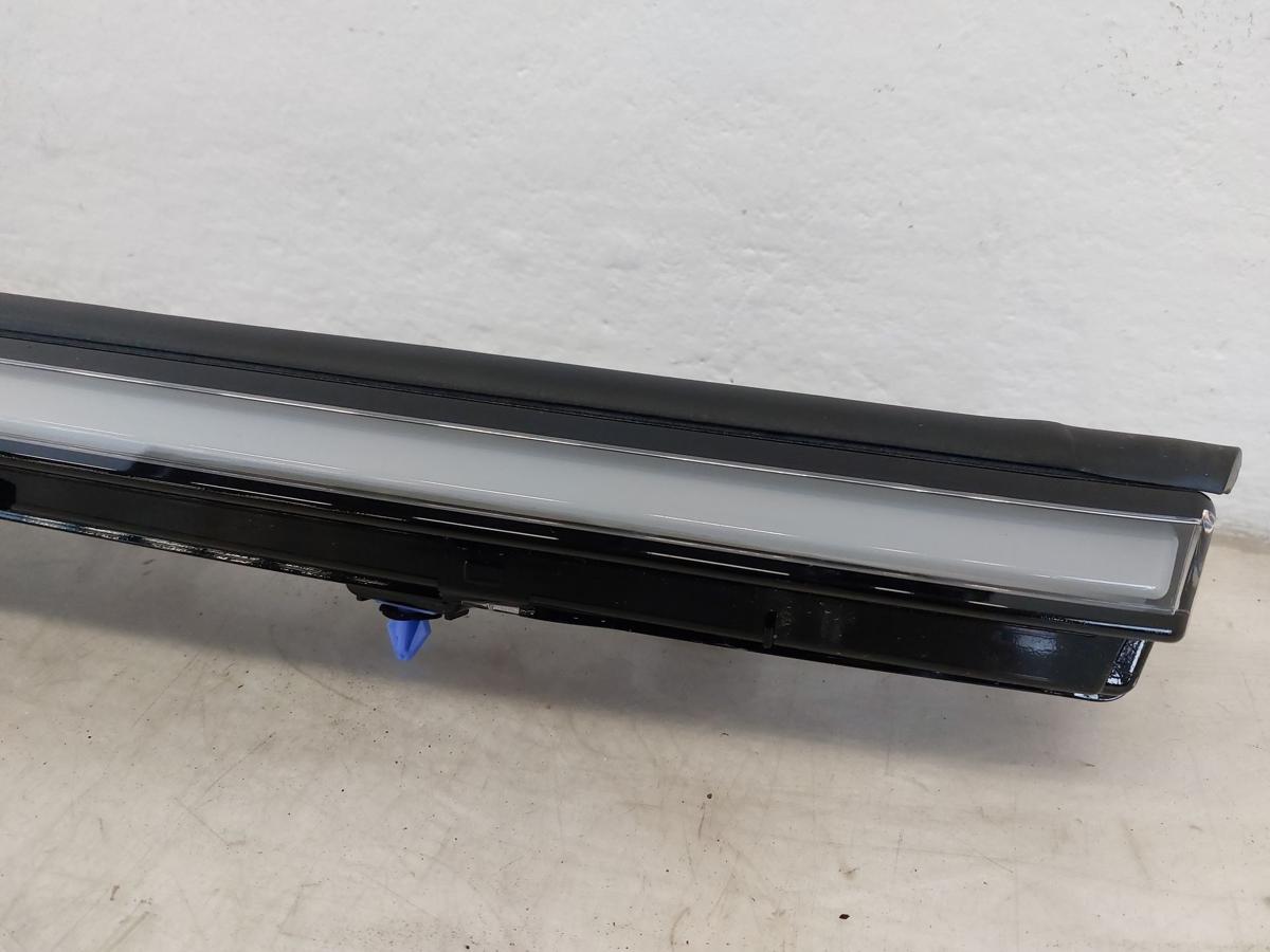 Tesla Model Y Juniper Leuchtband Leuchte vorn Mitte Sto&szlig;f&auml;nger LED OEM Hella