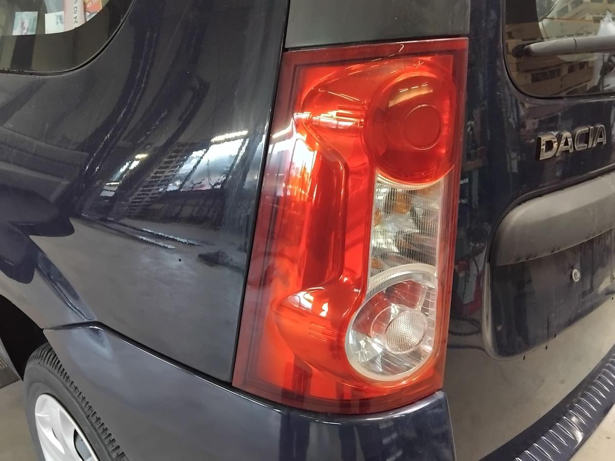 Dacia Logan MCV Kombi original Rückleuchte Heckleuchte links BJ2010