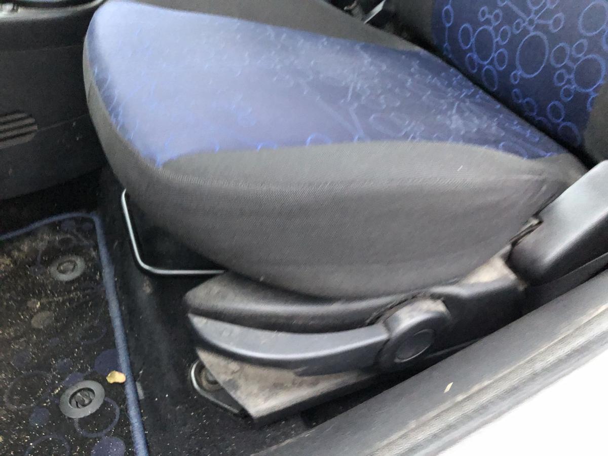 Ford Fiesta JD3 JH1 ab05 Sitz vorne links Fahrersitz 5t&uuml;rer Stoffbezug