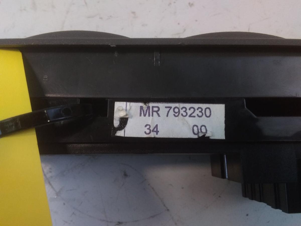 Mitsubishi Space Star original Schalter Fensterheber vorn links 4-Fach BJ2002