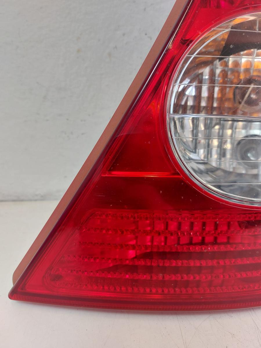 Renault Clio II 2 R&uuml;ckleuchte rechts R&uuml;cklicht inklusive Lampentr&auml;ger ab 2001