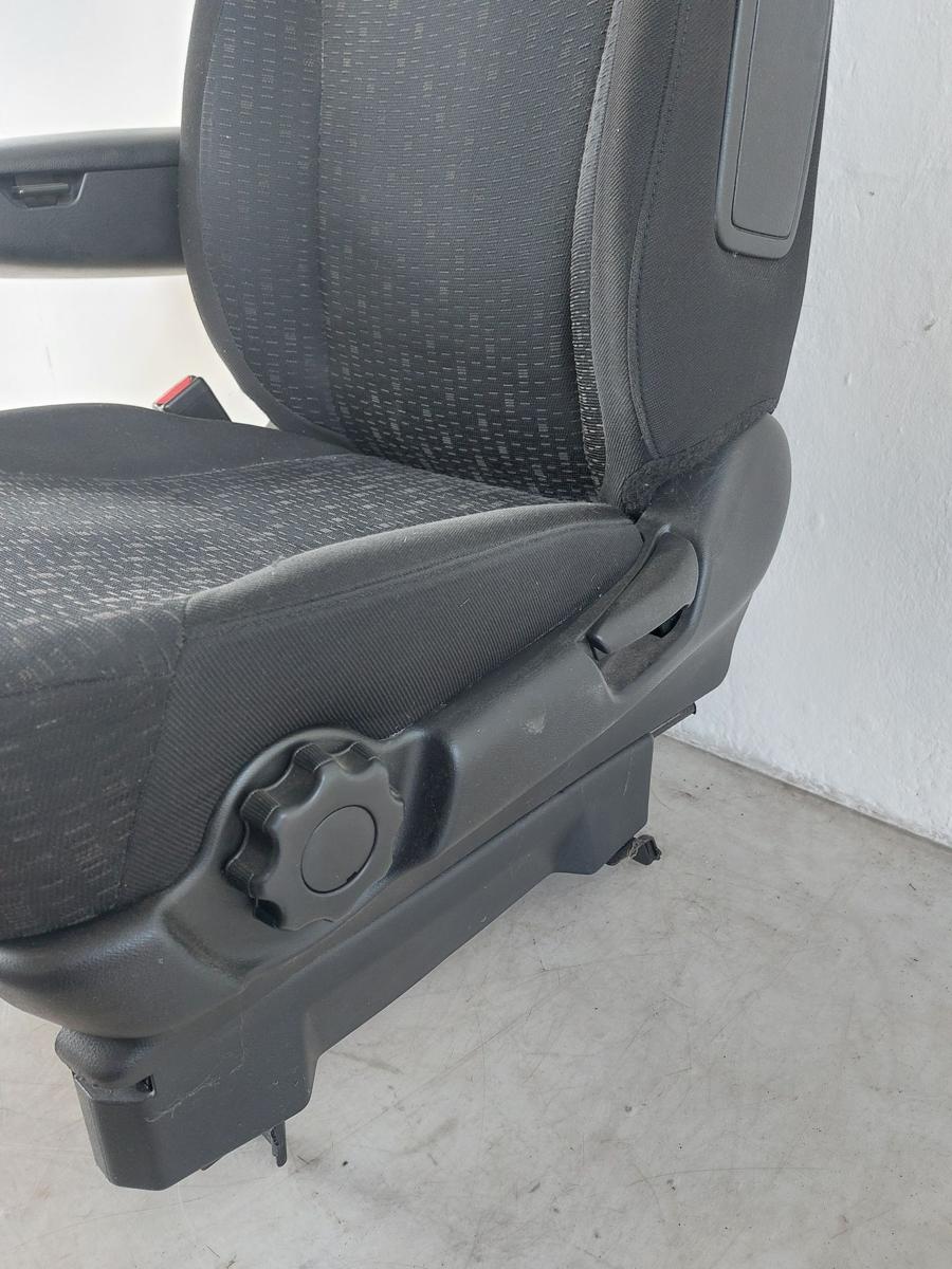 Honda CR-V RD8 Sitz vorn links Fahrersitz Stoff mit abnehmbarer Mittelarmlehne