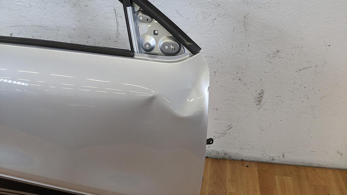 Dacia Spring Tür vorn rechts Beifahrertür beschädigt