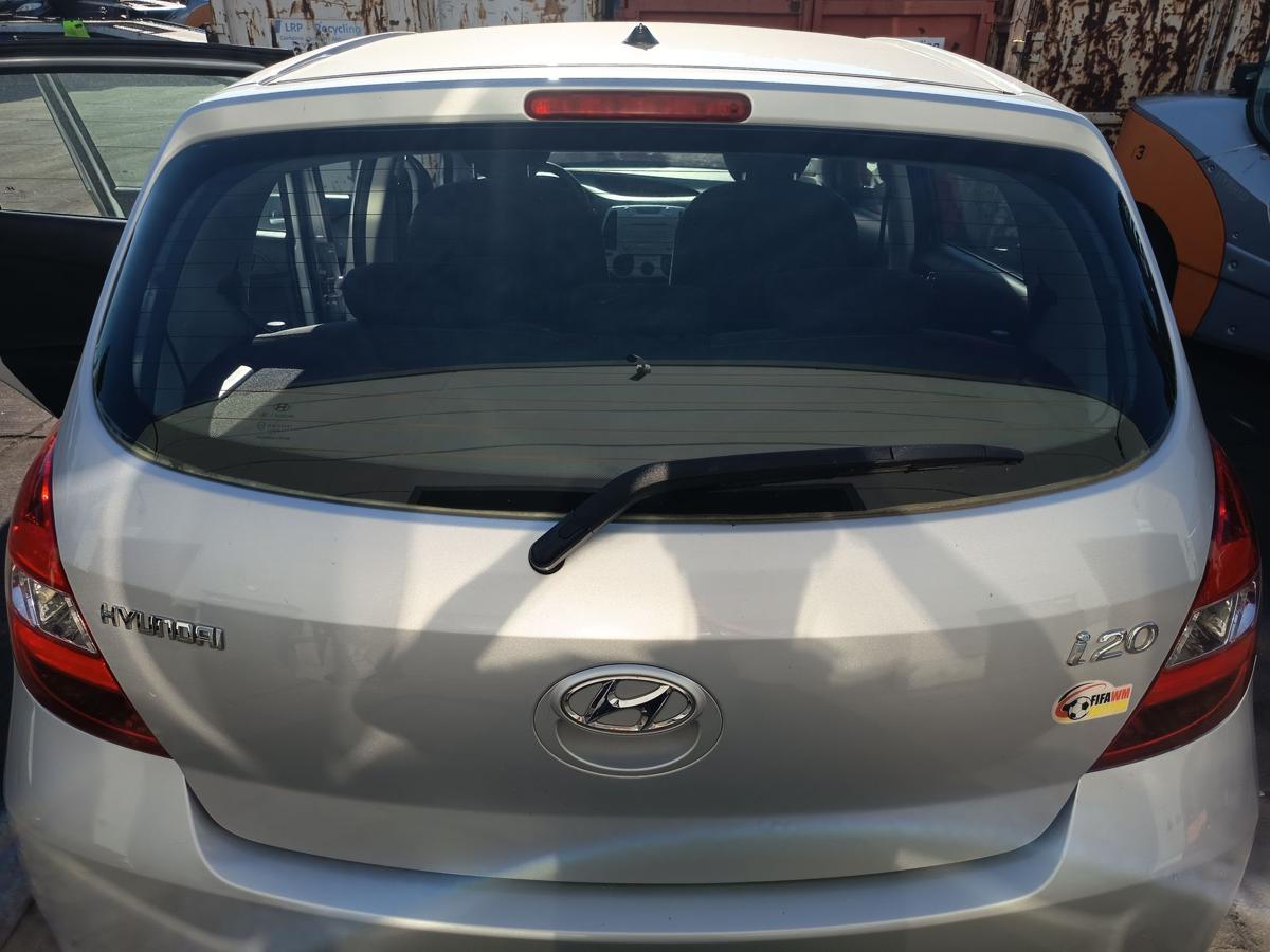 Hyundai i20 original Heckklappe mit Scheibe Deckel hinten FG Sleek silver Bj2011
