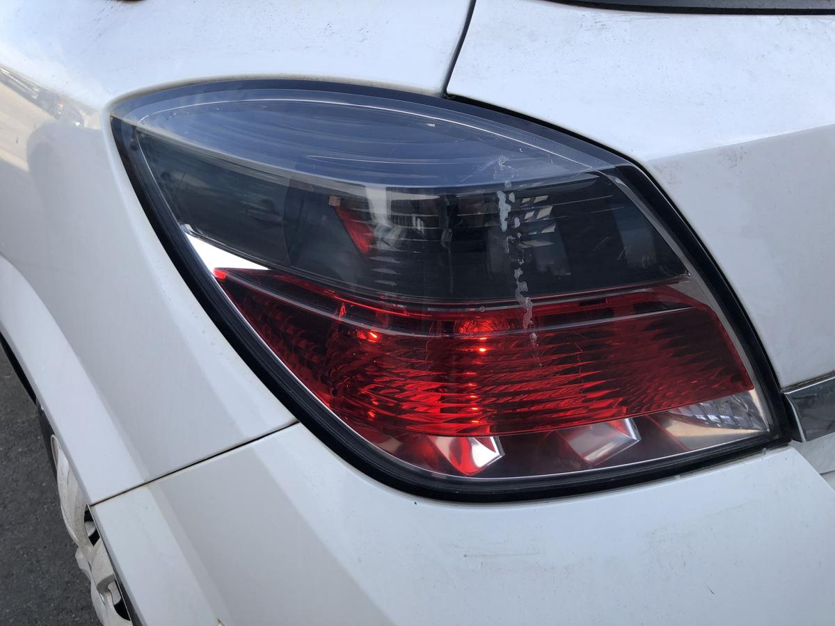 Opel Astra H GTC R&uuml;ckleuchte links R&uuml;cklicht Heckleuchte Schlusslicht