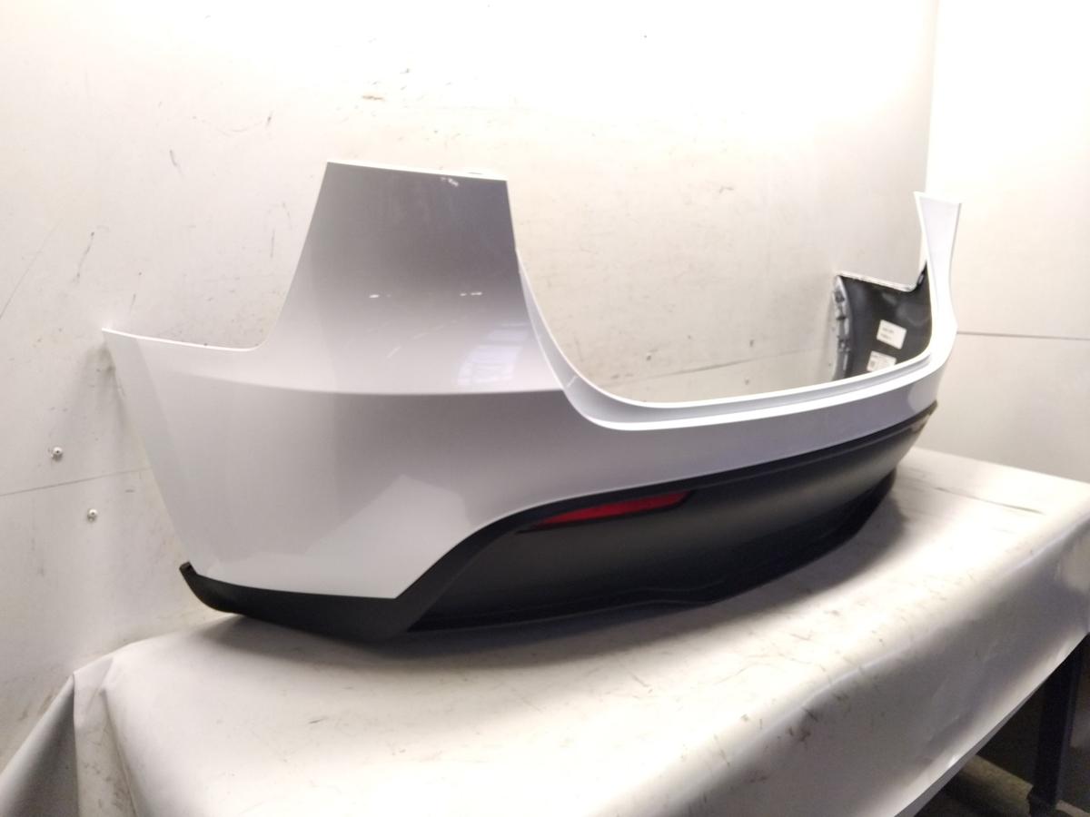 Tesla Model Y original Sto&szlig;stange Sto&szlig;f&auml;nger hinten weissmetallic PPSW BJ2022