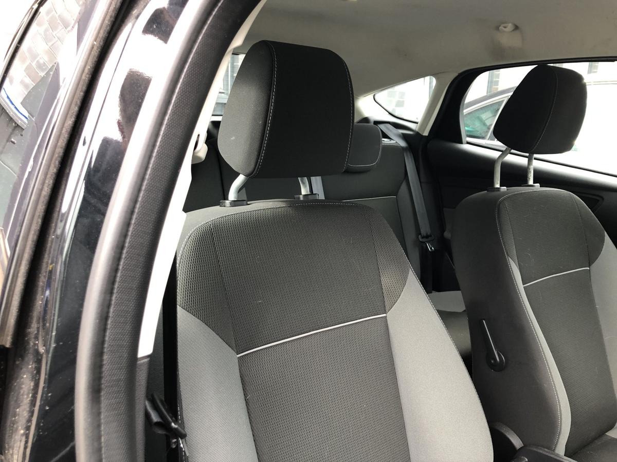 Ford Focus DYB Sitz vorn rechts Beifahrersitz Stoff Sitzheizung Stoffsitz 5trg