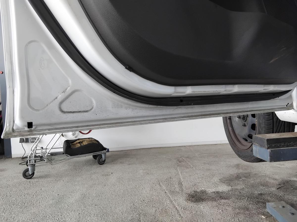 Ford Fiesta JA8 CCN T&uuml;r vorn links Fahrert&uuml;r 5-t&uuml;rig frostwei&szlig; BJ2016