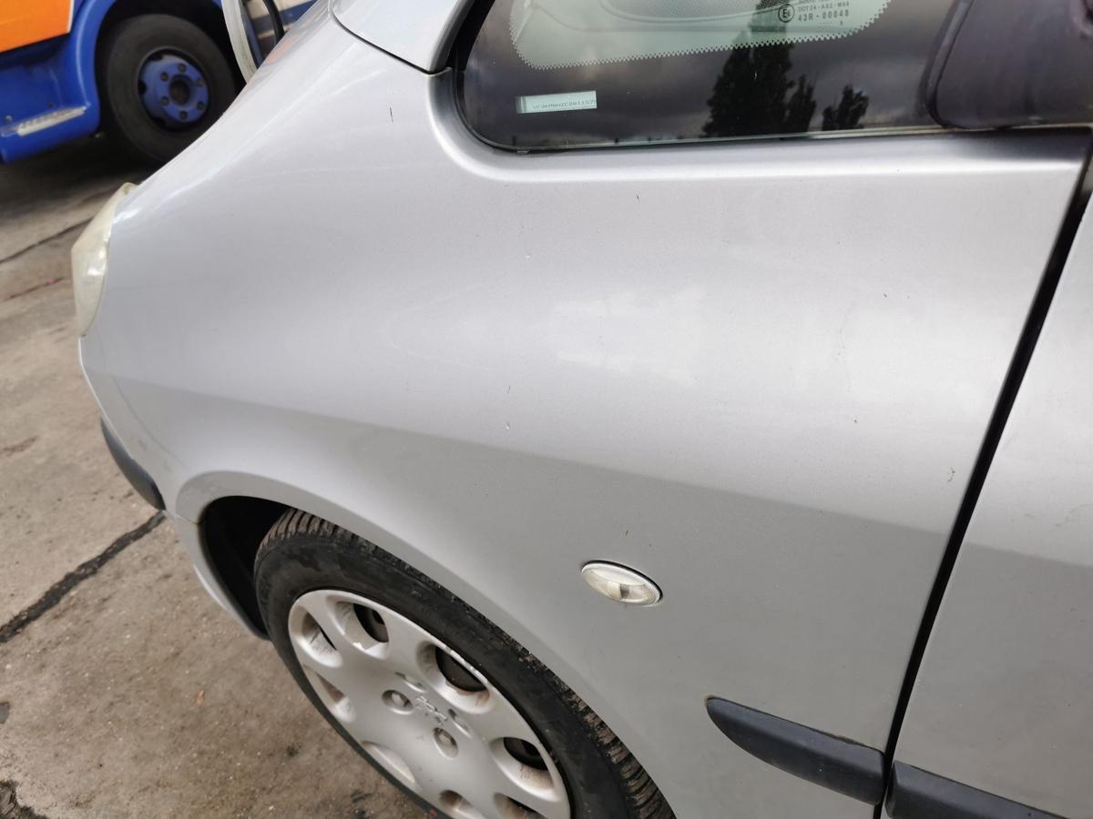 Peugeot 1007 K Kotflügel Fender Seitenwand vorn links EZR Aluminiumgrau Met OE