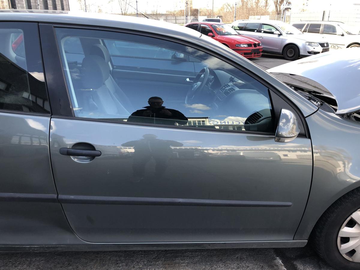VW Golf 5 V 1K T&uuml;r vorn rechts Beifahrert&uuml;r nur f&uuml;r 3 t&uuml;rer LA6Q Sagegreen