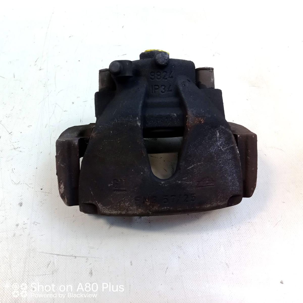 Opel Meriva B original Bremssattel Vorderachse rechts mit Tr&auml;ger 1.4T Bj.2012