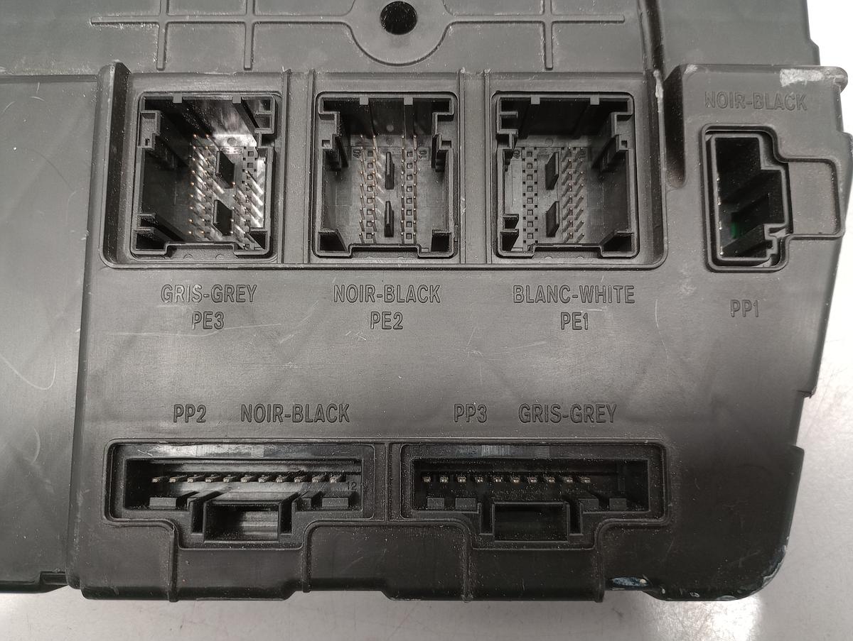 Renault Megane II 2 Bj 2002 org Steuergerät Komfort BCM Modul 8200261824