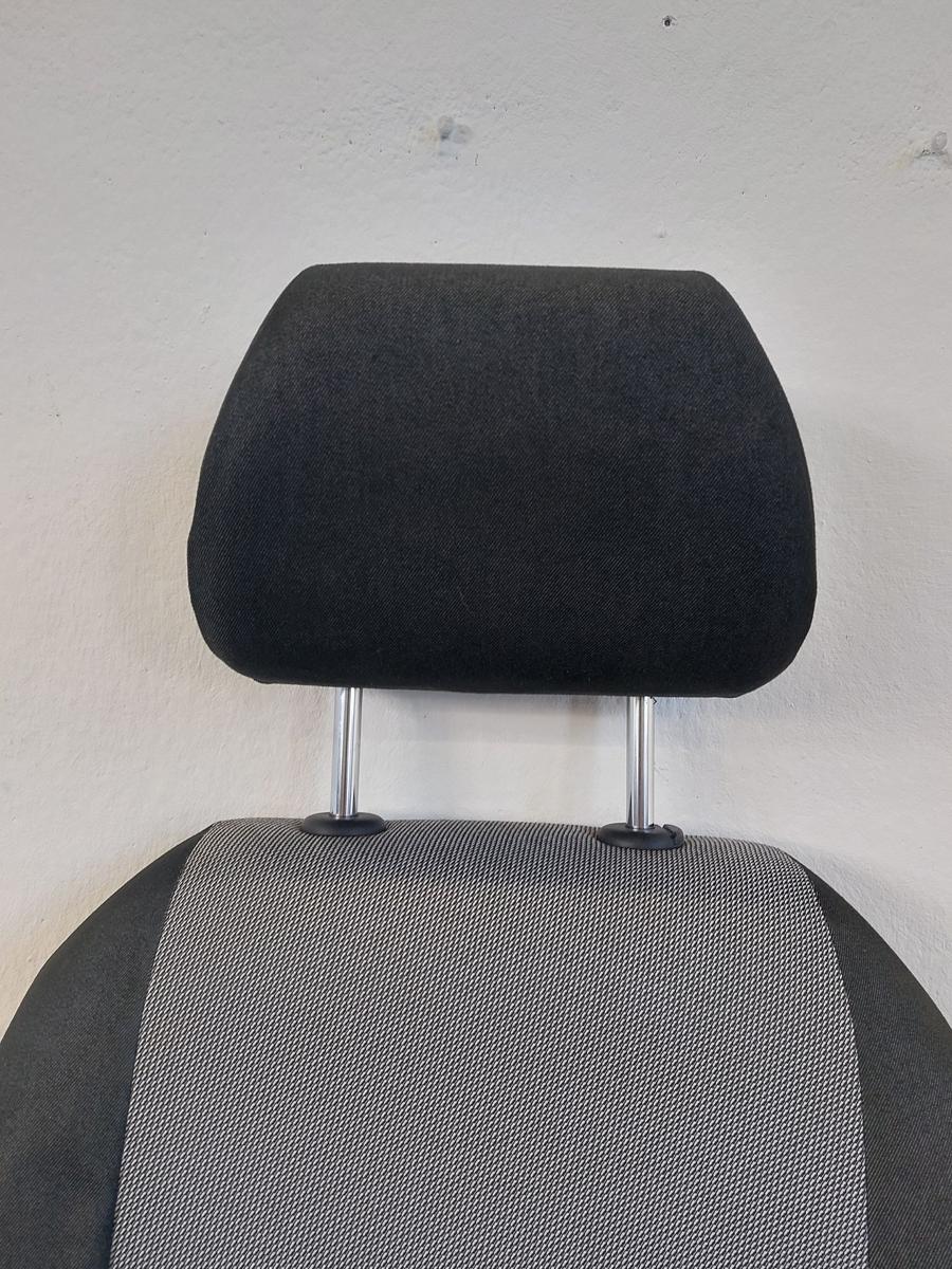 Skoda Fabia 5J Sitz vorn rechts Beifahrersitz Stoff ohne Heizung Autositz