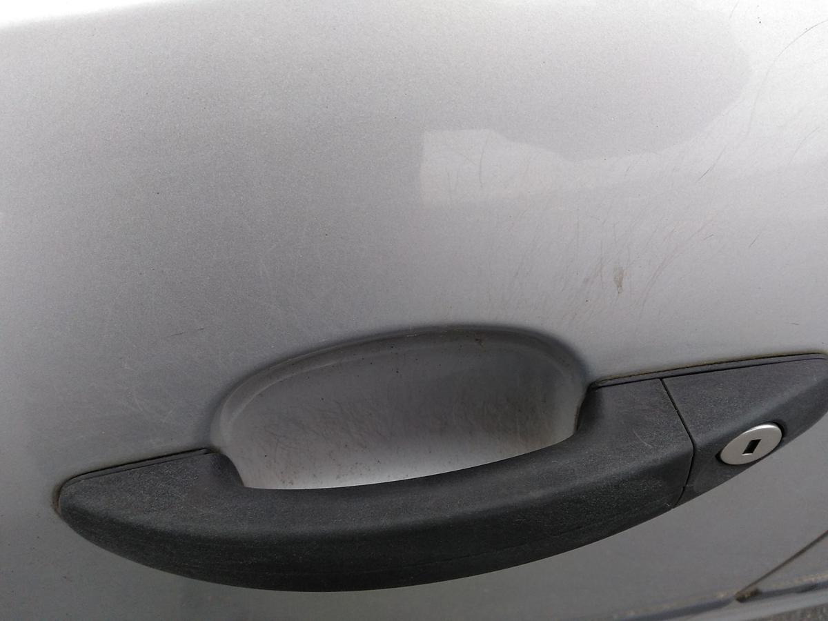 Ford Focus 2 T&uuml;r vorn links Fahrert&uuml;r 5-T&uuml;rer polarsilbermetallic Bj.2005