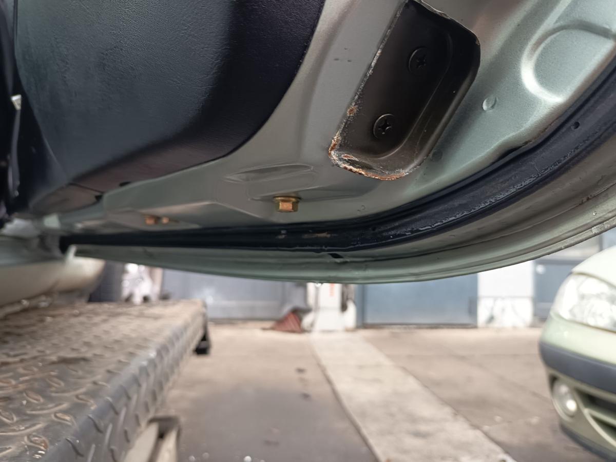 Mazda MX-5 NB orig T&uuml;r rechts Beifahrert&uuml;r Cabrio 24V Cerrionsilber Bj 2003