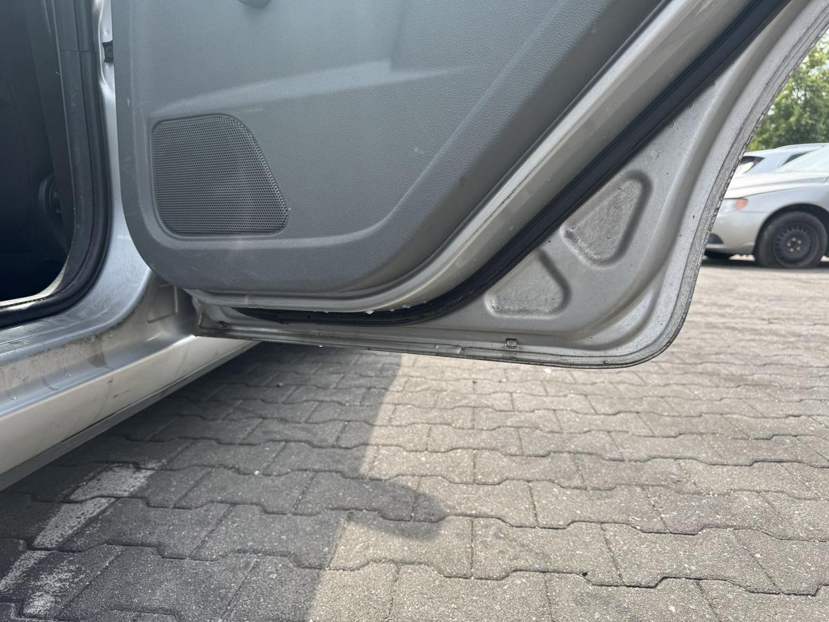 Ford Focus 2 original T&uuml;r hinten rechts Polar Silber Flie&szlig;heck Facelift Bj.2009