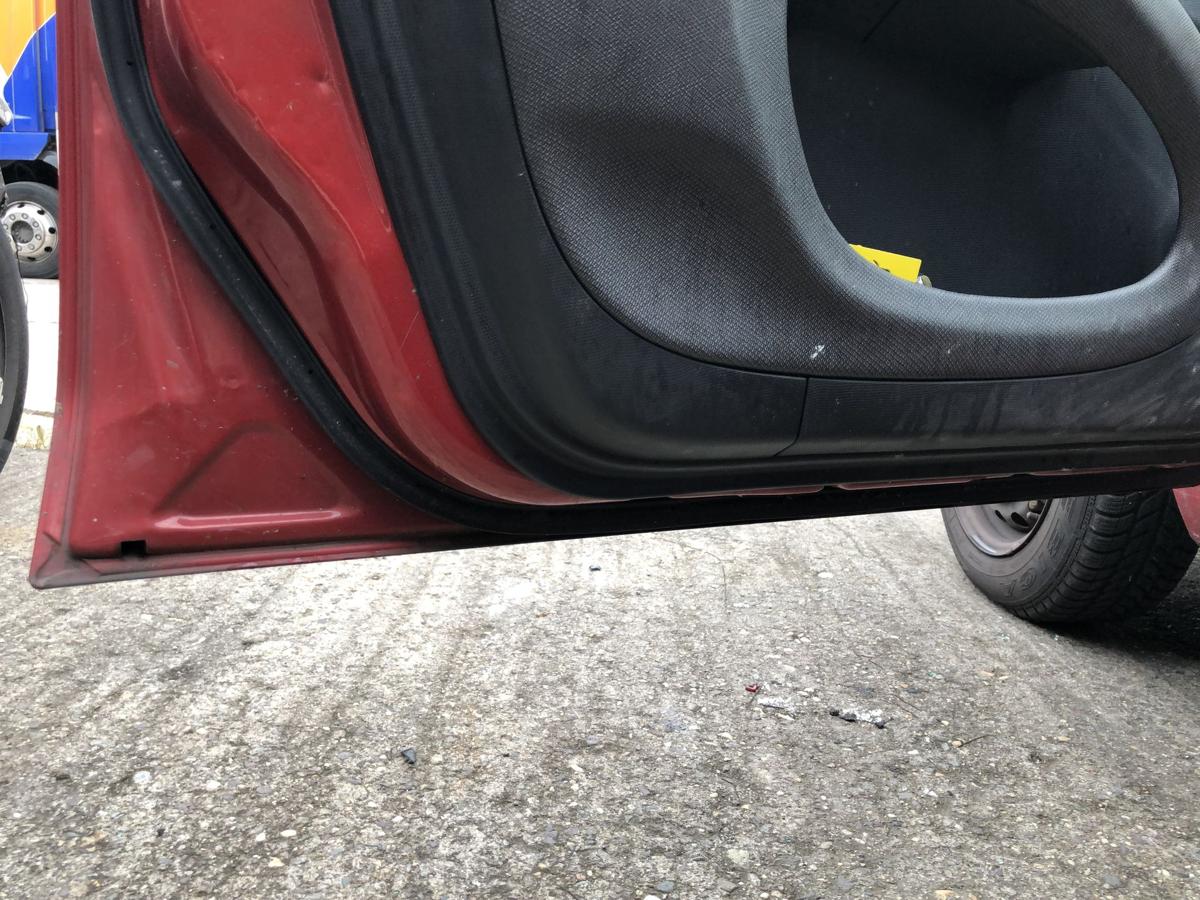 Nissan Micra K12 Tür vorn links Fahrertür 5 türer A32 Emotion Red Dellen Rohbau
