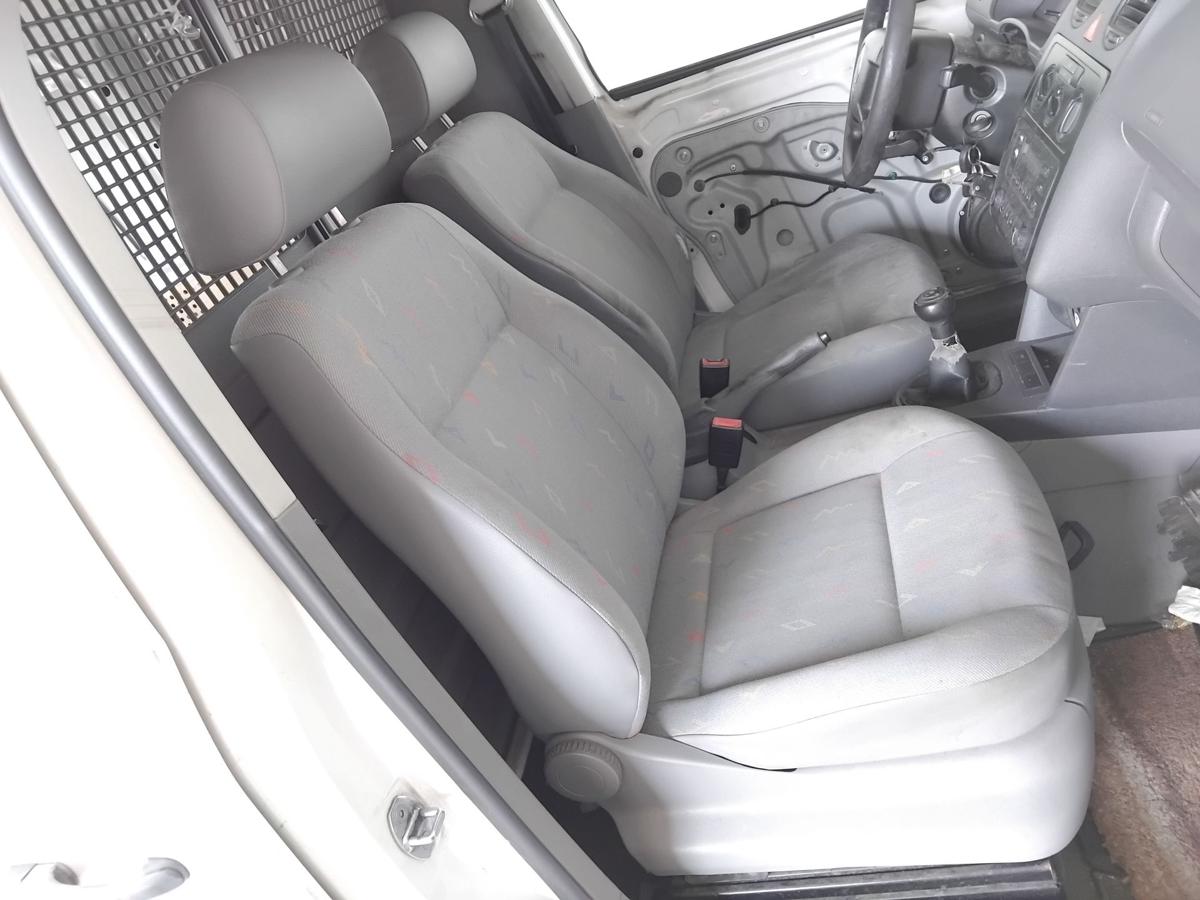 VW Caddy 2K orig Sitz vorn rechts Beifahrersitz Stoff hellgrau mit Muster BJ2005