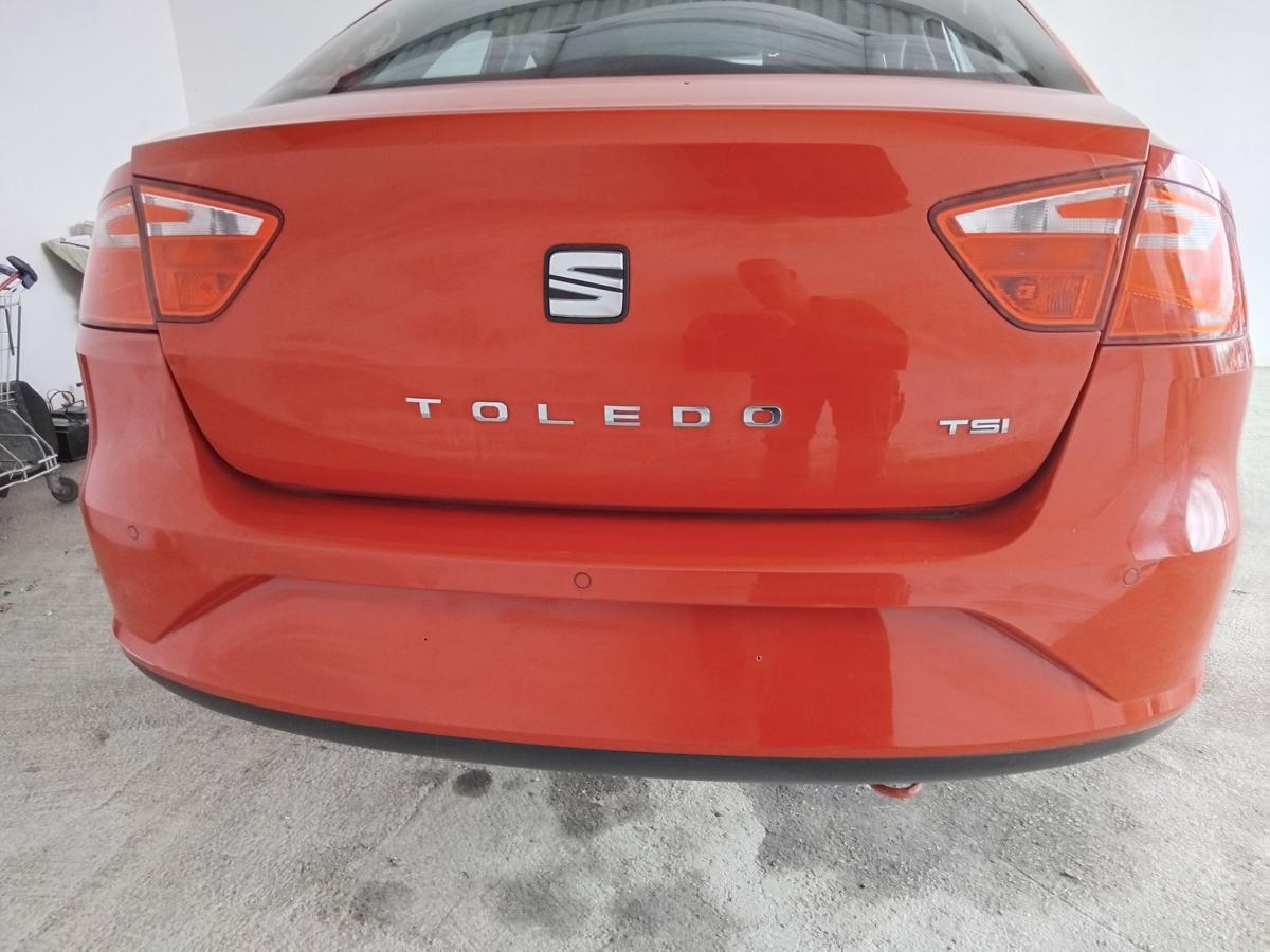 Seat Toledo 4 KG orig.Stoßfänger Stoßstange hinten PDC LF3K Passion Red BJ2015