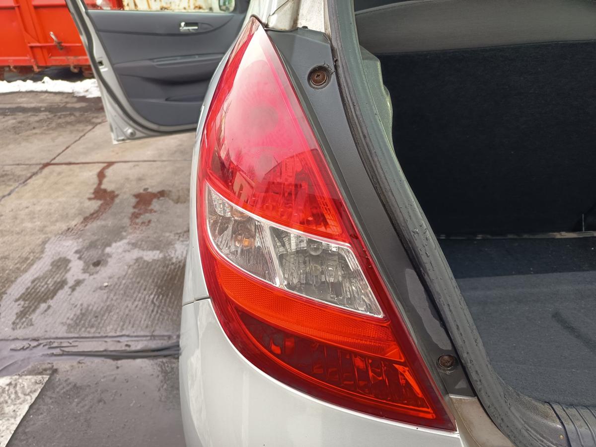 Hyundai i20 original R&uuml;ckleuchte links Heck Schluss Licht Bj 2012