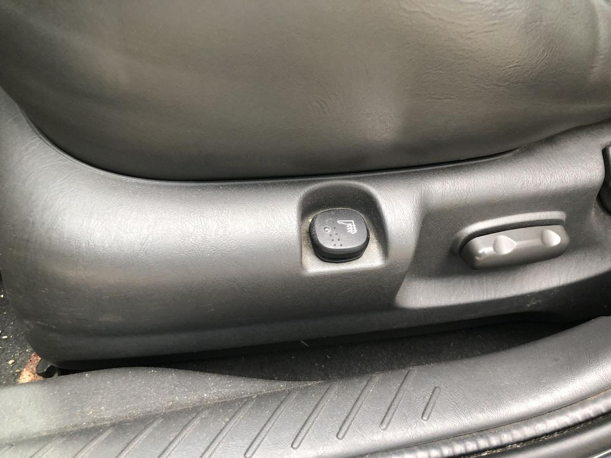 Mazda Tribute EP ab 2004 Ledersitz Sitz vorn links Leder Fahrersitz elektrisch