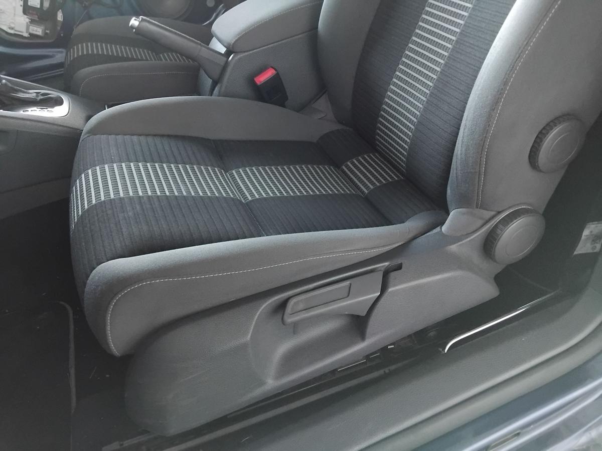 VW Golf 5 1K 3 türig Sitz vorn links Fahrersitz Stoff beheizt BJ2008