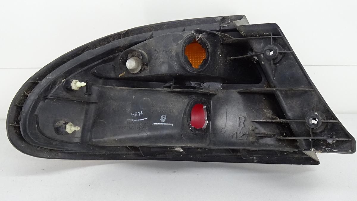 Mazda 323F BA BJ1998 Rückleuchte Rücklicht rechts 0431439 5 Türig