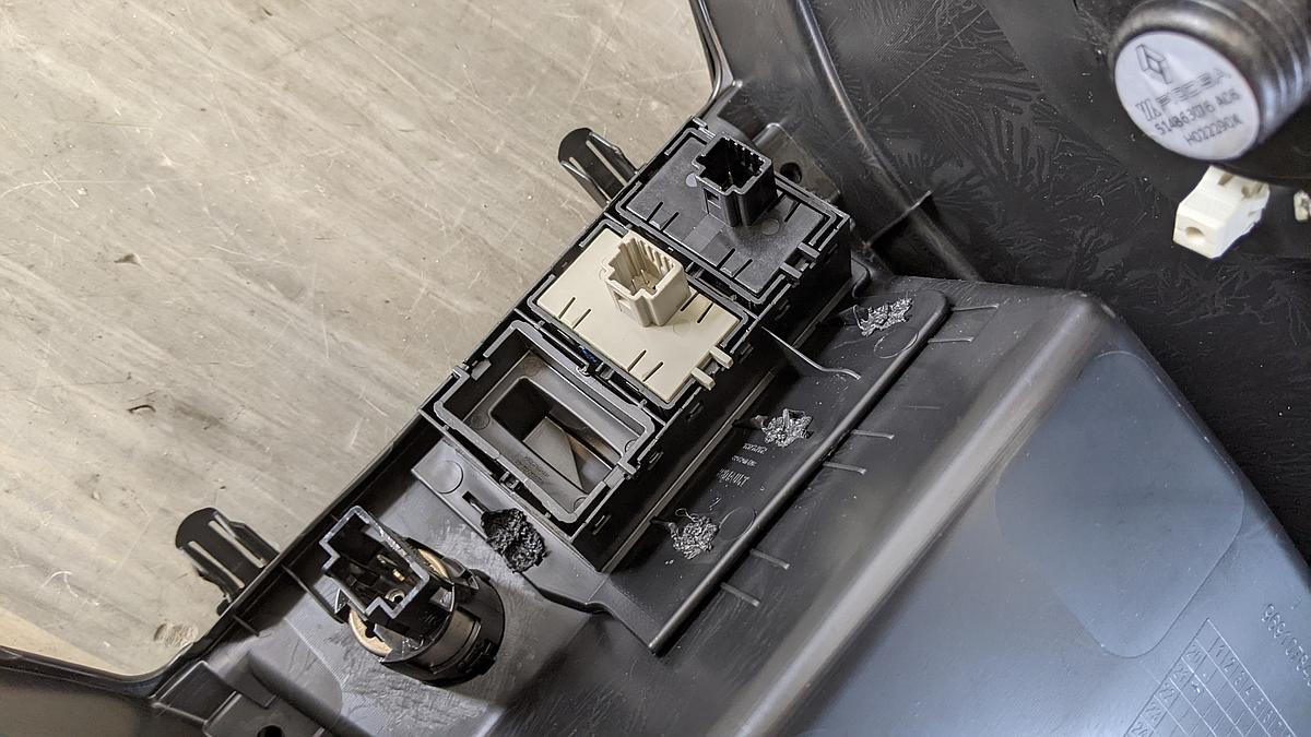 Dacia Spring Tunnelverkleidung mit W&auml;hlknauf Automatik Getriebe