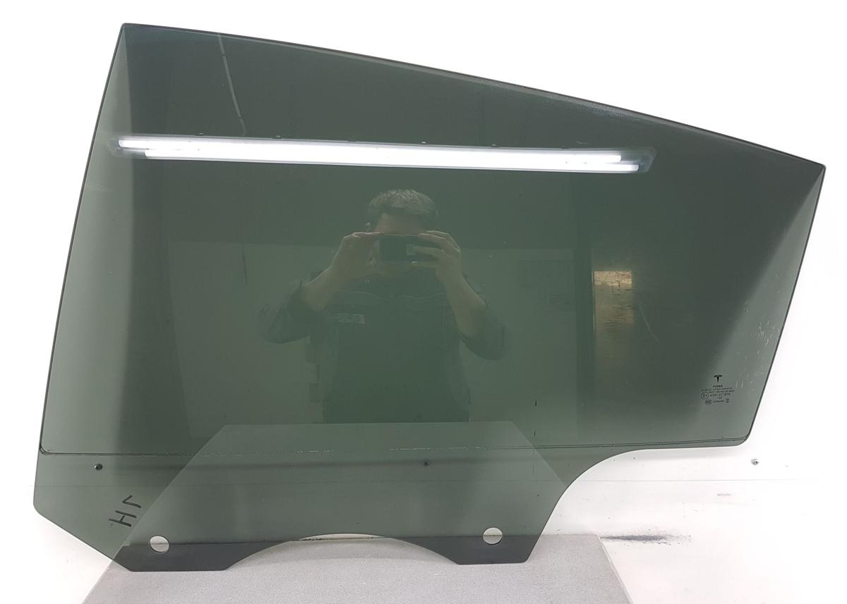 Tesla Model Y T&uuml;rscheibe hinten links abgedunkelt VSG Verbundglas Bj2022
