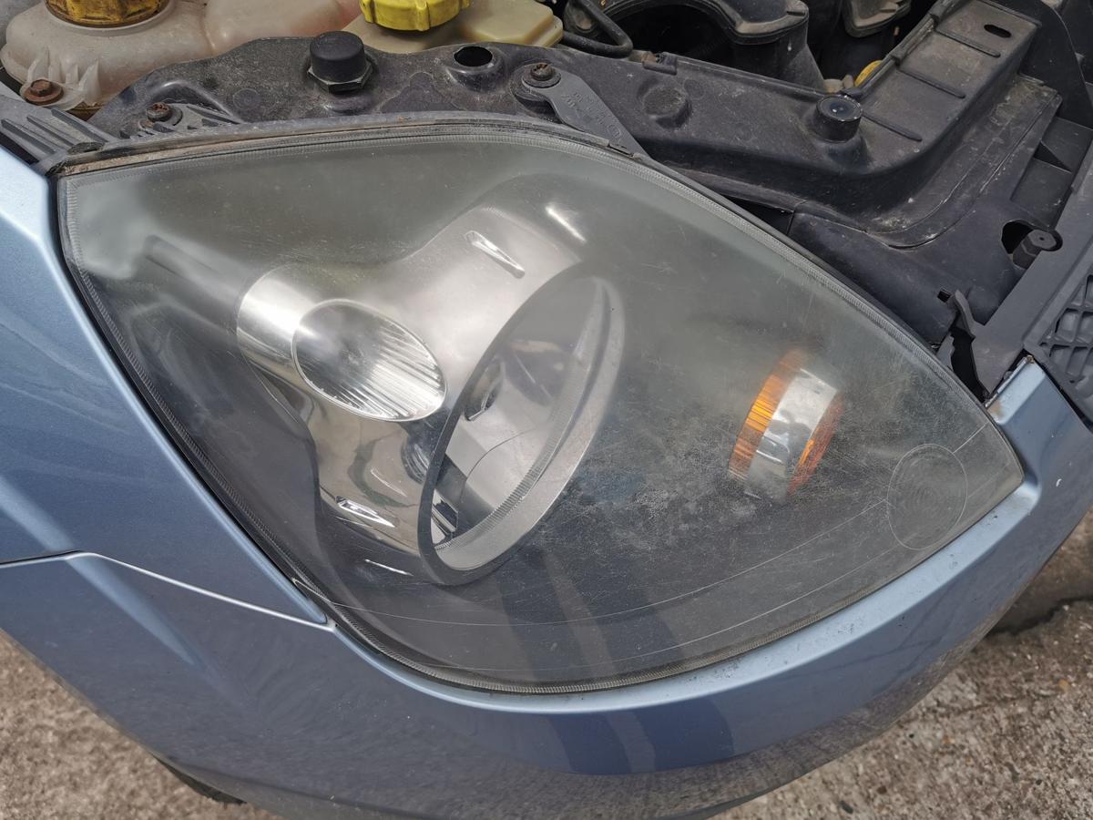 Ford Fiesta JD3 Scheinwerfer Hauptscheinwerfer Frontscheinwerf vorn rechts trüb