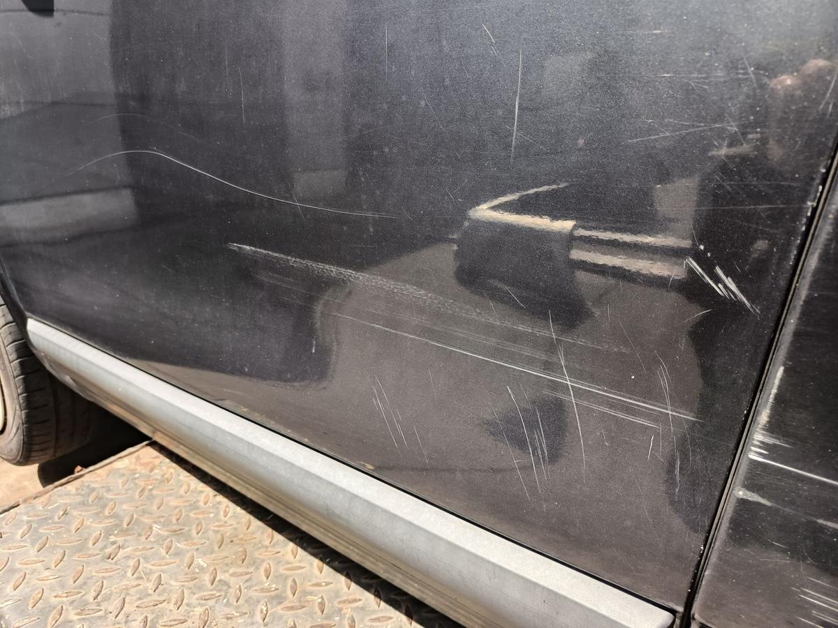 Dacia Lodgy orig Tür vorn links Fahrertür Tekna Kometgrau Bj 2012