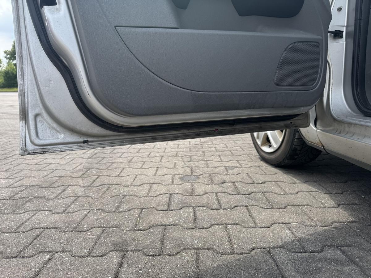 Ford Focus 2 Bj.2009 original T&uuml;r vorn links Polar Silber 5-T&uuml;rer Facelift