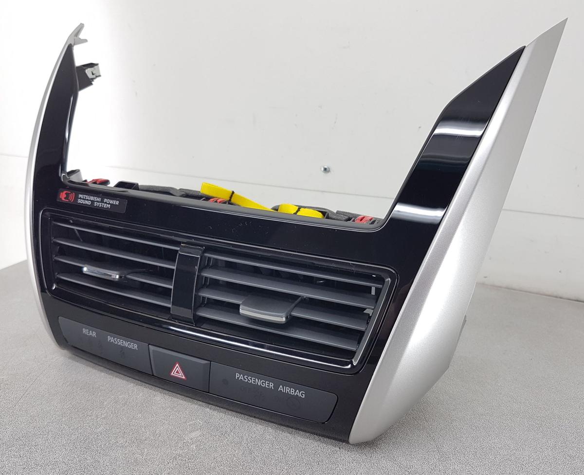Mitsubishi Eclipse Cross Luftd&uuml;se mitte inkl Warnblinkschalter Bj2023 8002D032