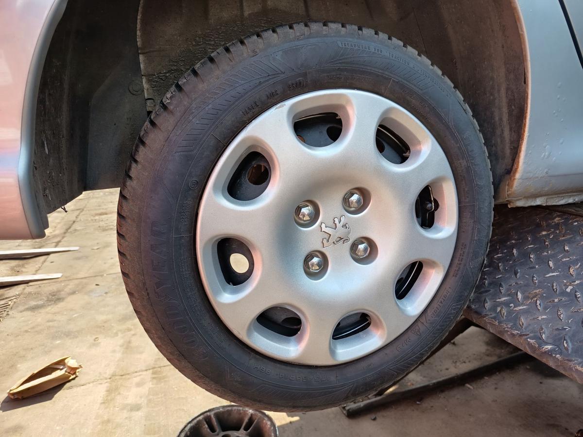 Peugeot 206 orig Stahlfelgen Satz mit Winterreifen 175/65R14 DOT Bj 2022