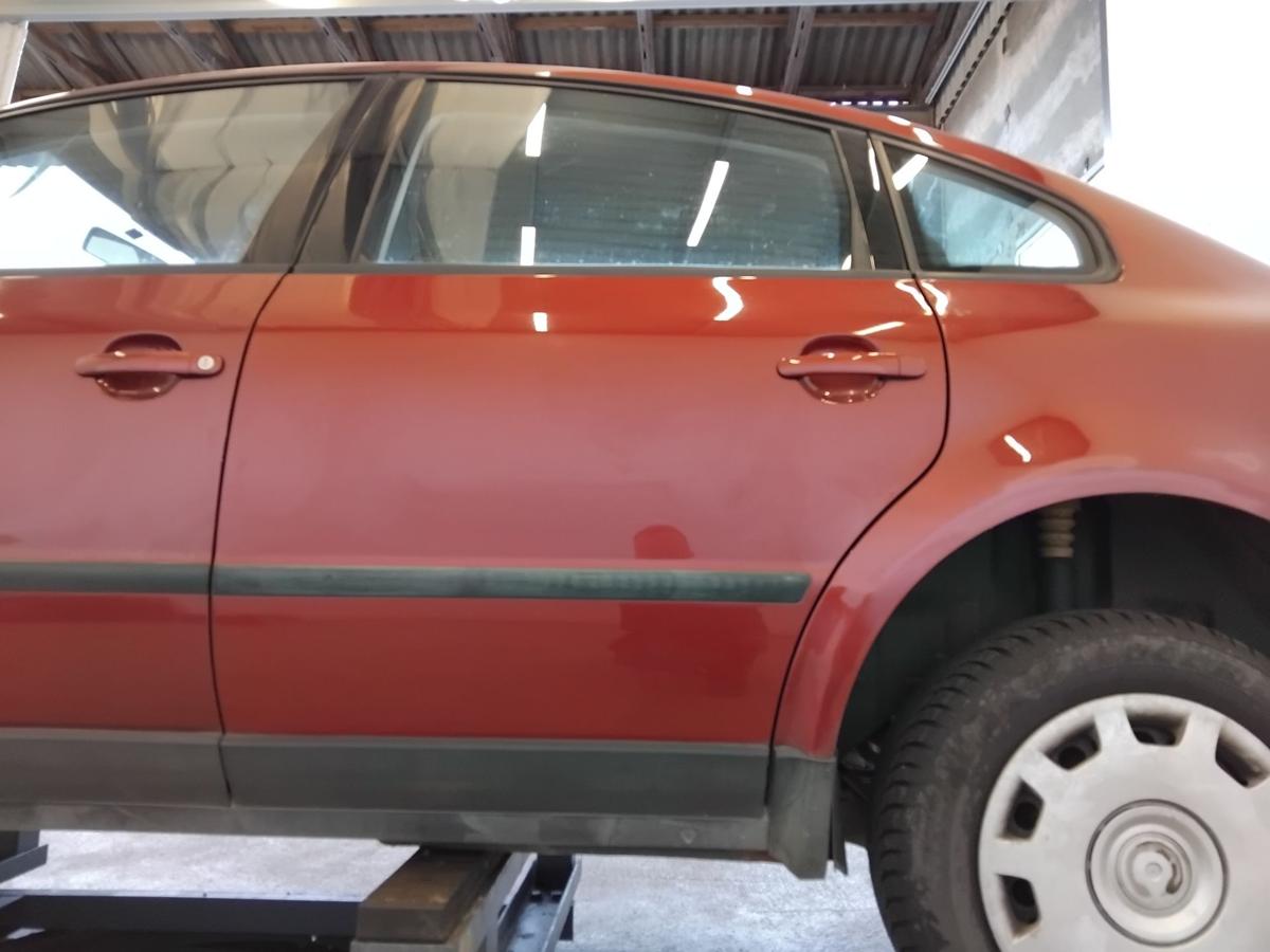 VW Passat 3B Limousine T&uuml;r hinten links coloradorotmetallic LB3Y BJ1997