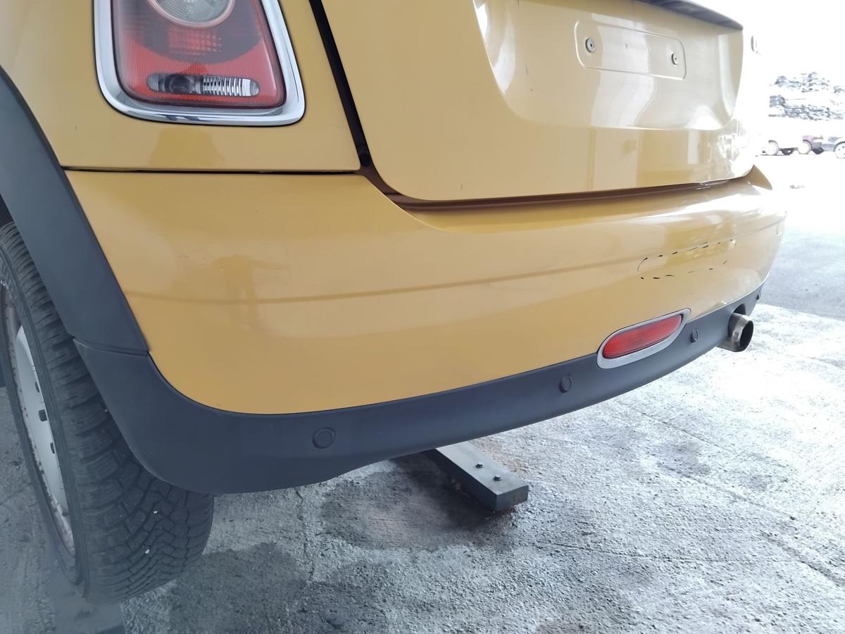 Mini II R56 One orig Sto&szlig;f&auml;nger Sto&szlig;stange hinten mit PDC A58 Mellow Yellow BJ08