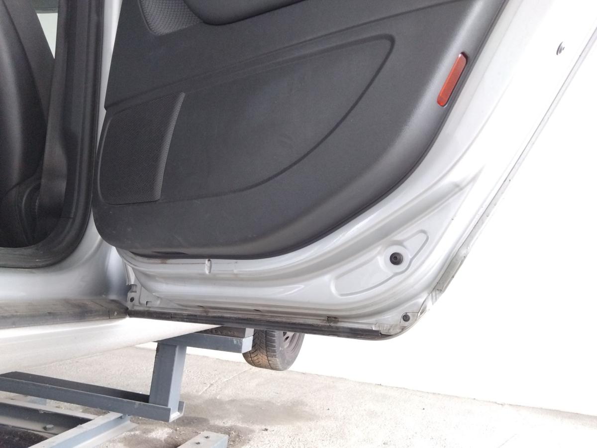 Audi A3 8P Sportback Tür hinten rechts lichtsilber LY7W BJ2006
