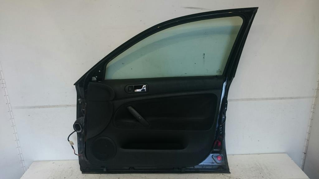 VW Passat 3B BJ 1997 Tür vorn rechts Beifahrertür Schwarz