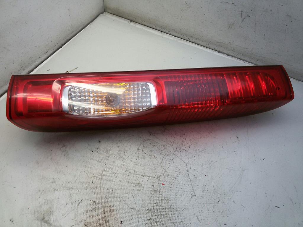 Opel Vivaro A Rückleuchte Rücklicht rechts 8200415251 BJ2007