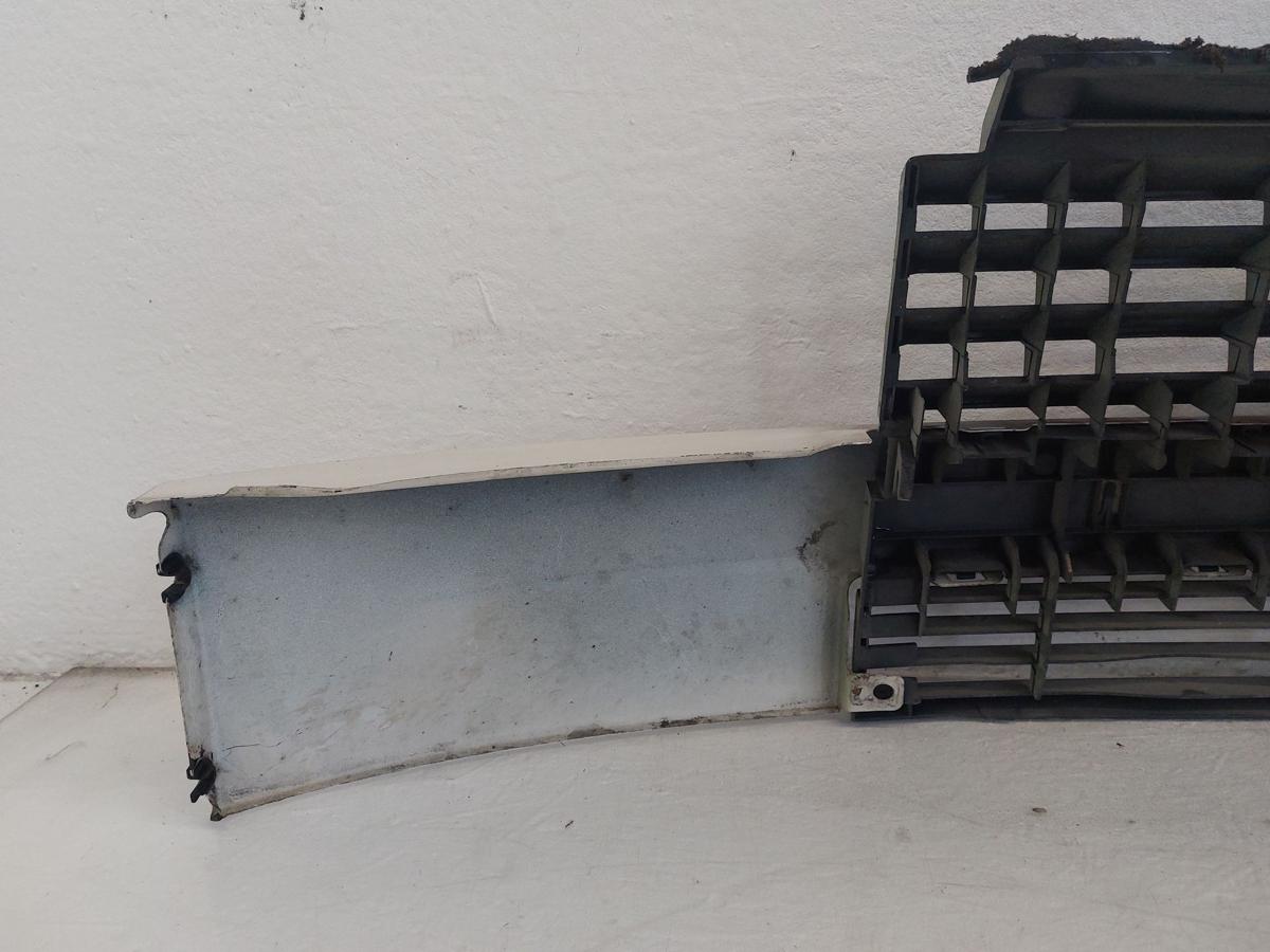 VW T4 Caravelle Grill Frontgrill Kühlergrill mit Leiste kurze Front weiss OEM