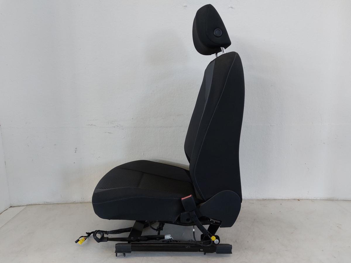 VW Passat 3G B8 Limo Sitz vorn rechts Fahrersitz Stoff ohne Heizung Autositz