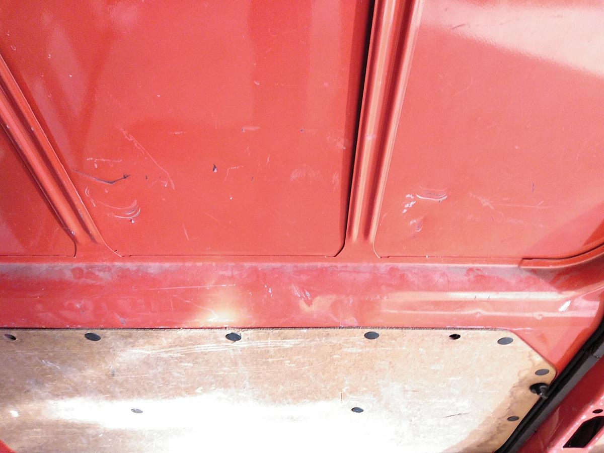 Ford Transit 6 TT9 Schiebet&uuml;r rechts Kasten Mittelhochdach mit M&auml;ngeln Bj.2007