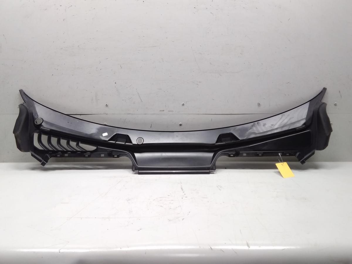 Porsche Macan 2 XAB 95C original Plastikabdeckung Windlauf 95C819401J Bj.2024 Porsche Macan 2 XAB 95C original Plastikabdeckung Windlauf 95C819401J Bj.2024